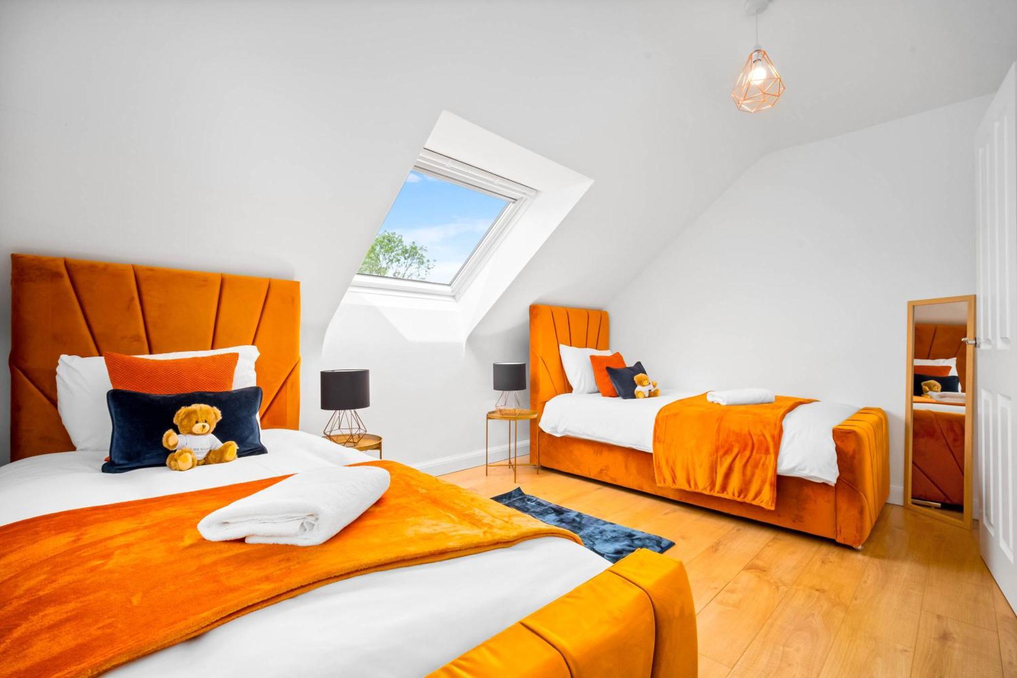 Luxury City Centre 5 Bed House With En-Suite, Bbq, On-Site Parking By Azura Nights เบอร์มิงแฮม ภายนอก รูปภาพ